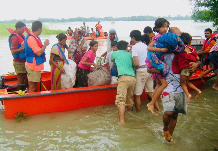Rescue operation of people udring the Kosi Floods in Bihar, 20 August 2008. 